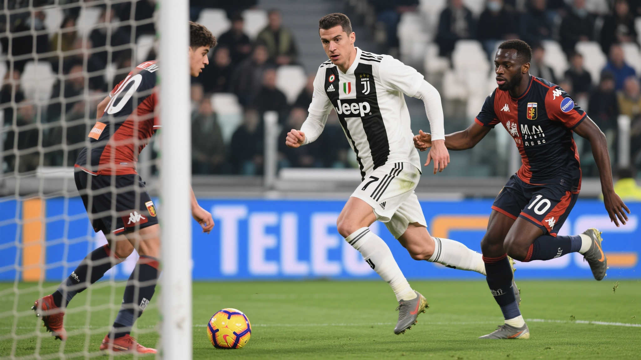 尤文4比1胜威达德获世俱杯两连胜,伊尔迪兹独造3球 从开局阶段来看,尤文本着稳中求进策略,一边压制对手