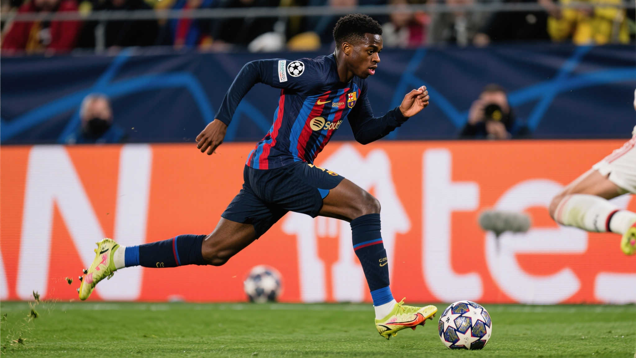 作为世界足坛冉冉升起的新星，奥斯曼·登贝莱以其令人